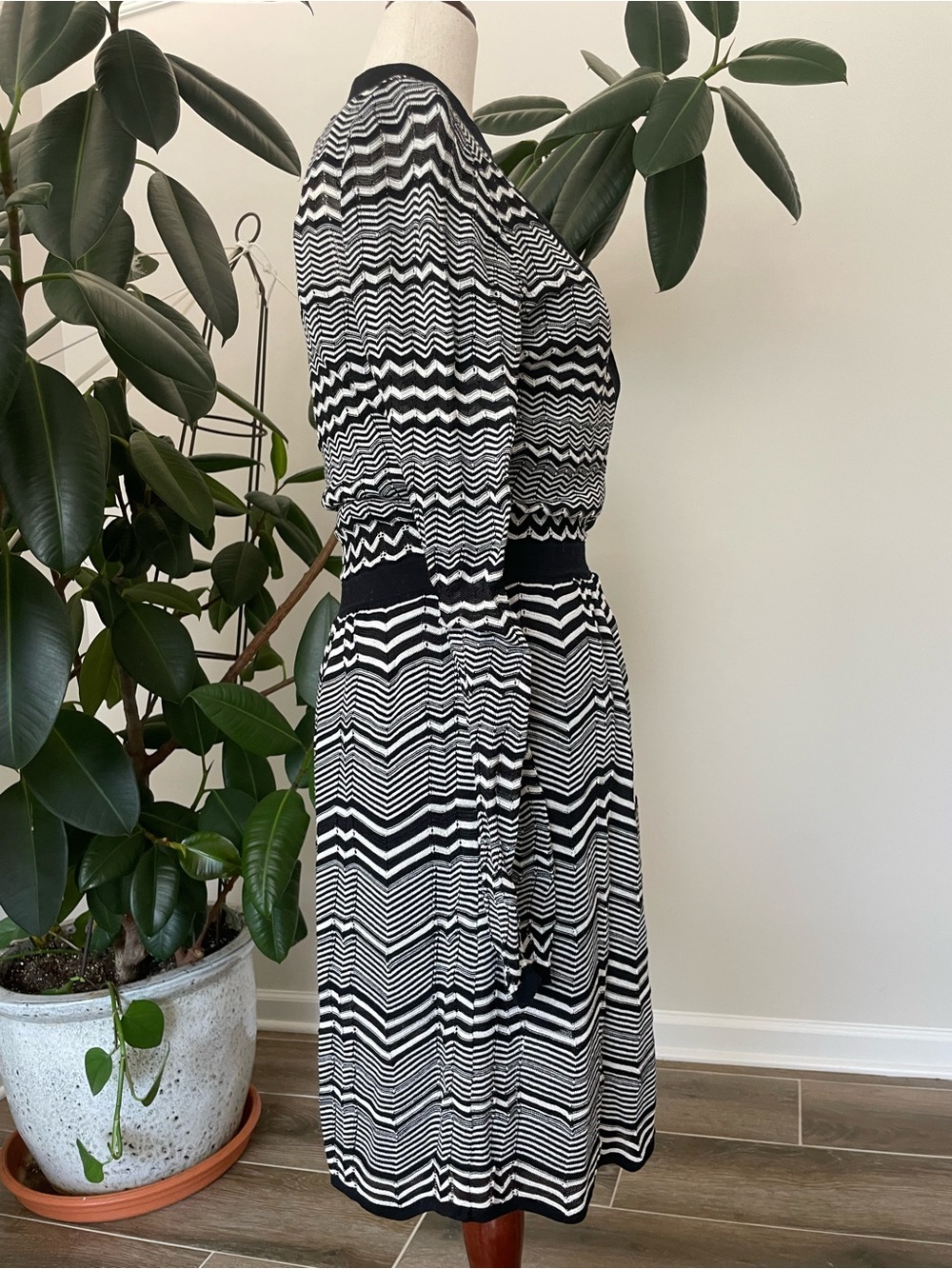 Missoni Black and White Zigzag Long-Sleeve Knit Dress - Picture 5 of 17